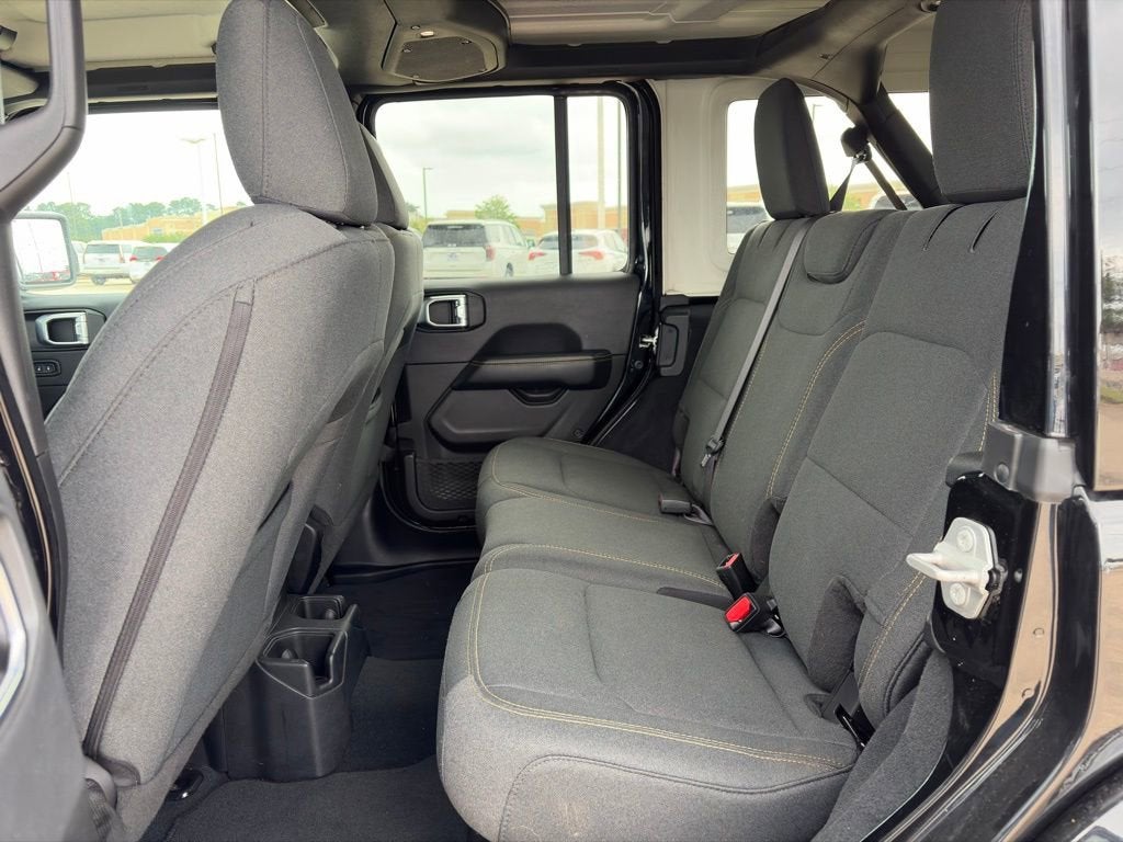 2025 Jeep Wrangler 4-Door Sahara 4x4