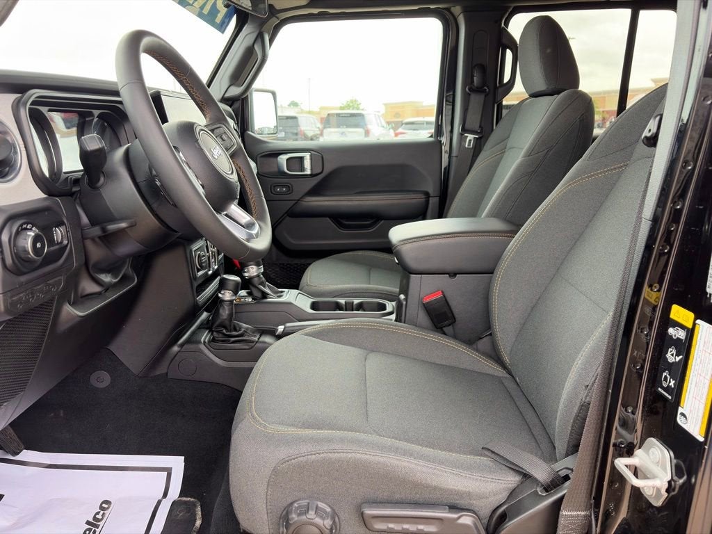 2025 Jeep Wrangler 4-Door Sahara 4x4