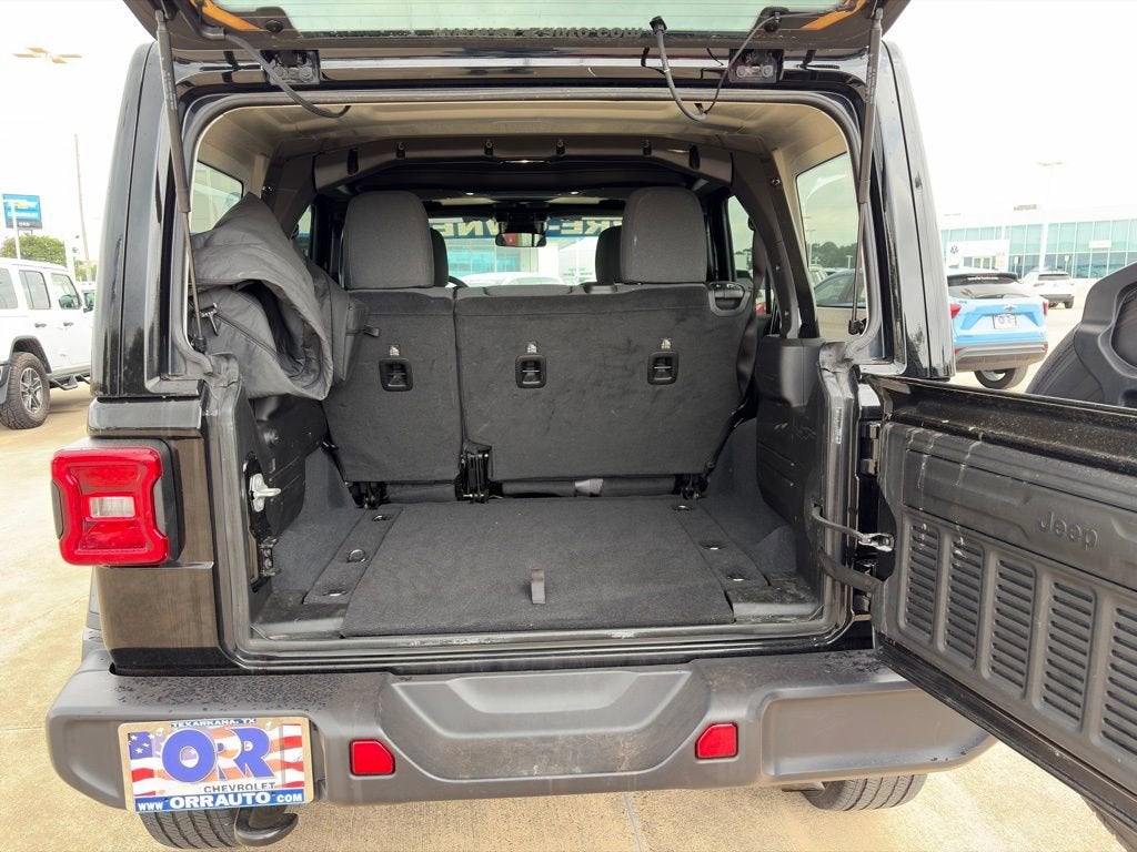2025 Jeep Wrangler 4-Door Sahara 4x4