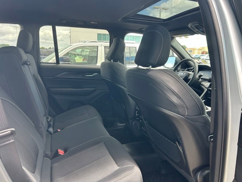 2025 Jeep Grand Cherokee Laredo X 4x4