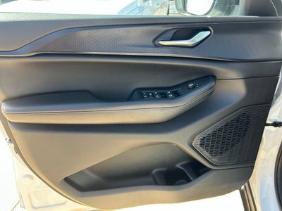 2023 Jeep Grand Cherokee L Laredo 4x2