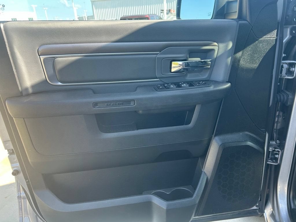 2024 RAM 1500 Classic SLT Quad Cab 4x2 6'4" Box