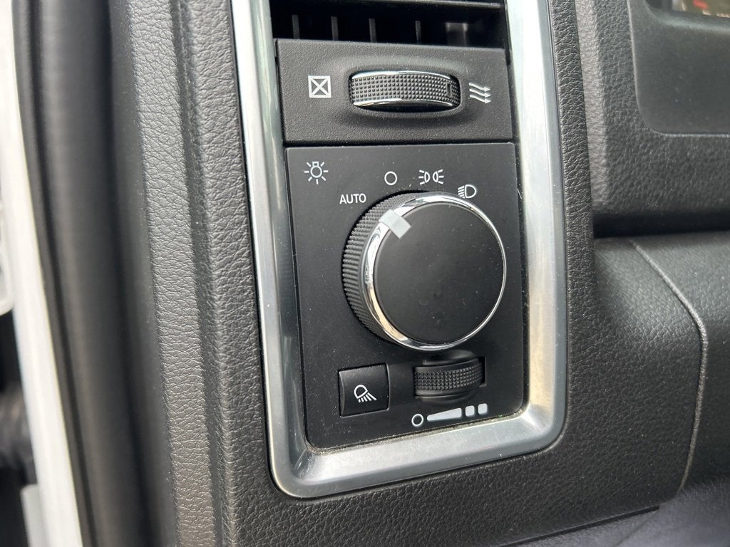 2023 RAM 1500 Classic SLT Crew Cab 4x2 5'7" Box