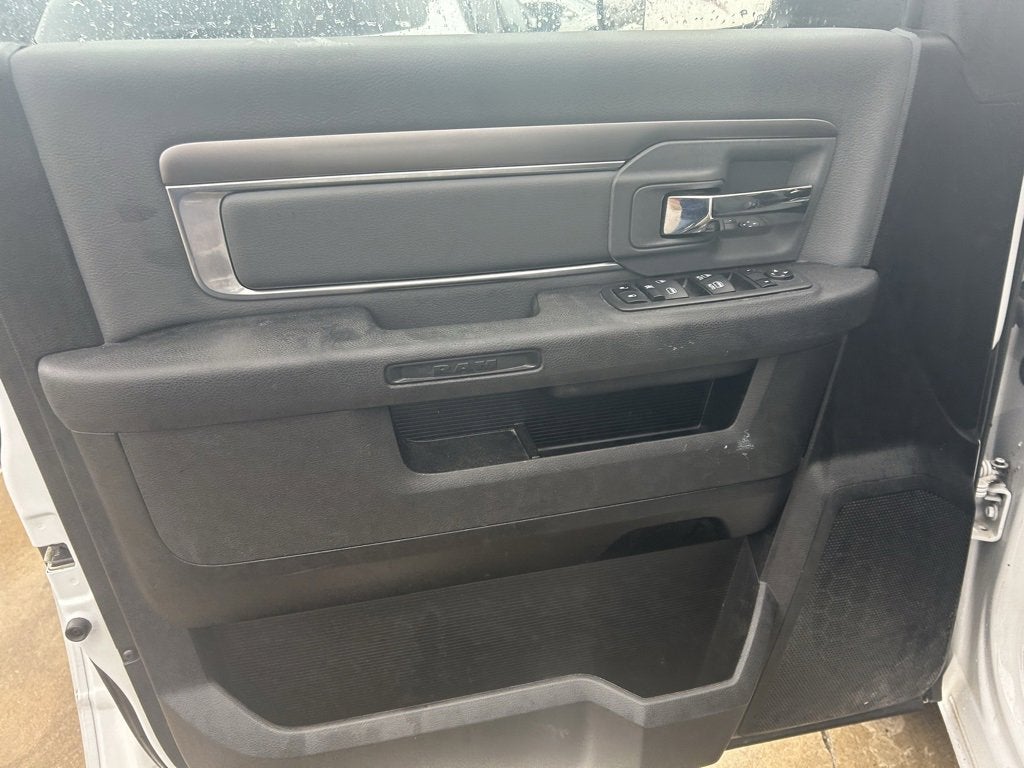 2023 RAM 1500 Classic SLT Crew Cab 4x2 5'7" Box