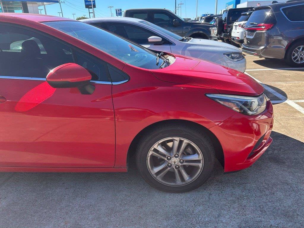 Used 2018 Chevrolet Cruze LT with VIN 1G1BE5SMXJ7200859 for sale in Texarkana, TX