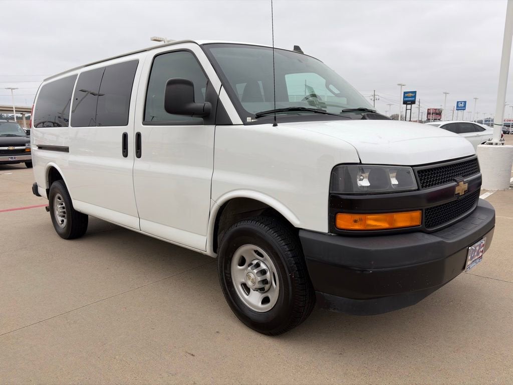 2023 Chevrolet Express Passenger 3500 1LS