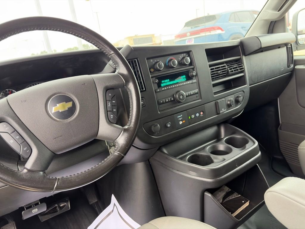 2023 Chevrolet Express Passenger 3500 1LS