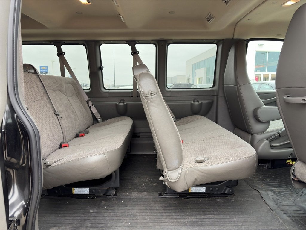 2024 Chevrolet Express Passenger 3500 1LT