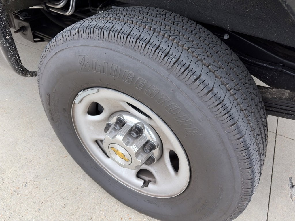 2024 Chevrolet Express Passenger 3500 1LT