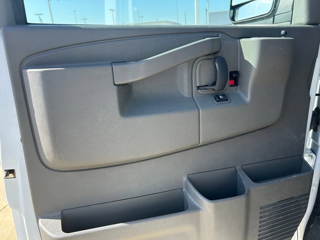 2024 Chevrolet Express Passenger 3500 1LT