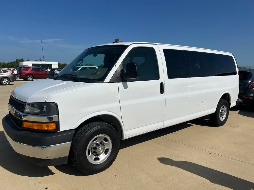 2024 Chevrolet Express Passenger 3500 1LT