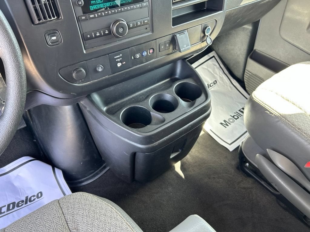 2024 Chevrolet Express Passenger 3500 1LT