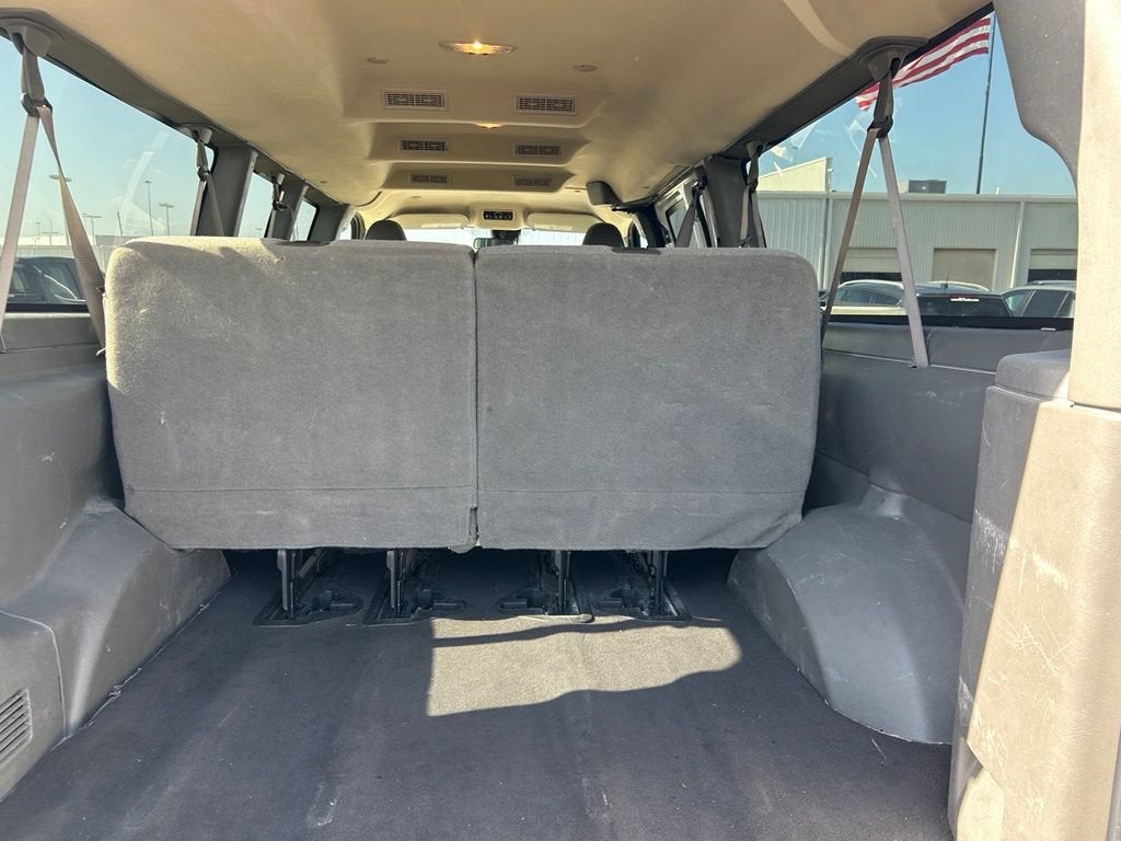2024 Chevrolet Express Passenger 3500 1LT