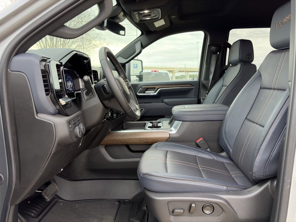 2025 Chevrolet Silverado 3500 HD High Country