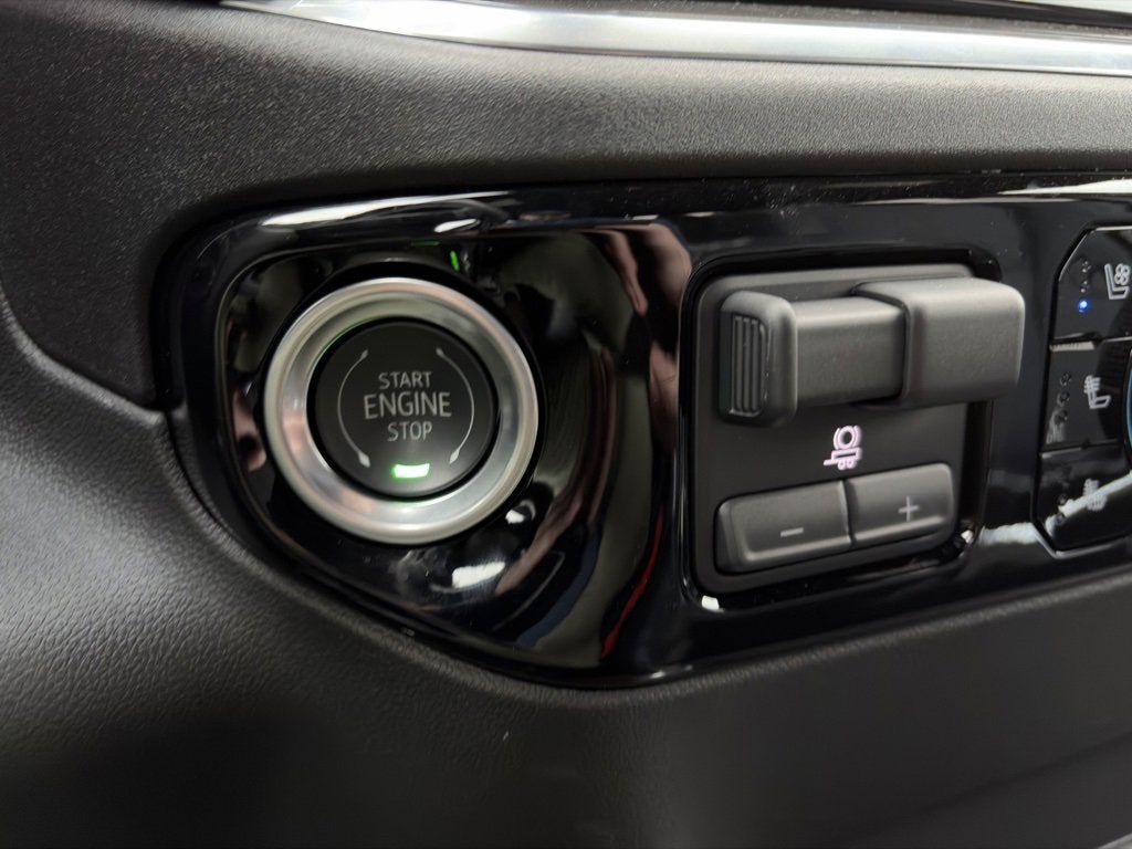 2025 Chevrolet Silverado 3500 HD High Country