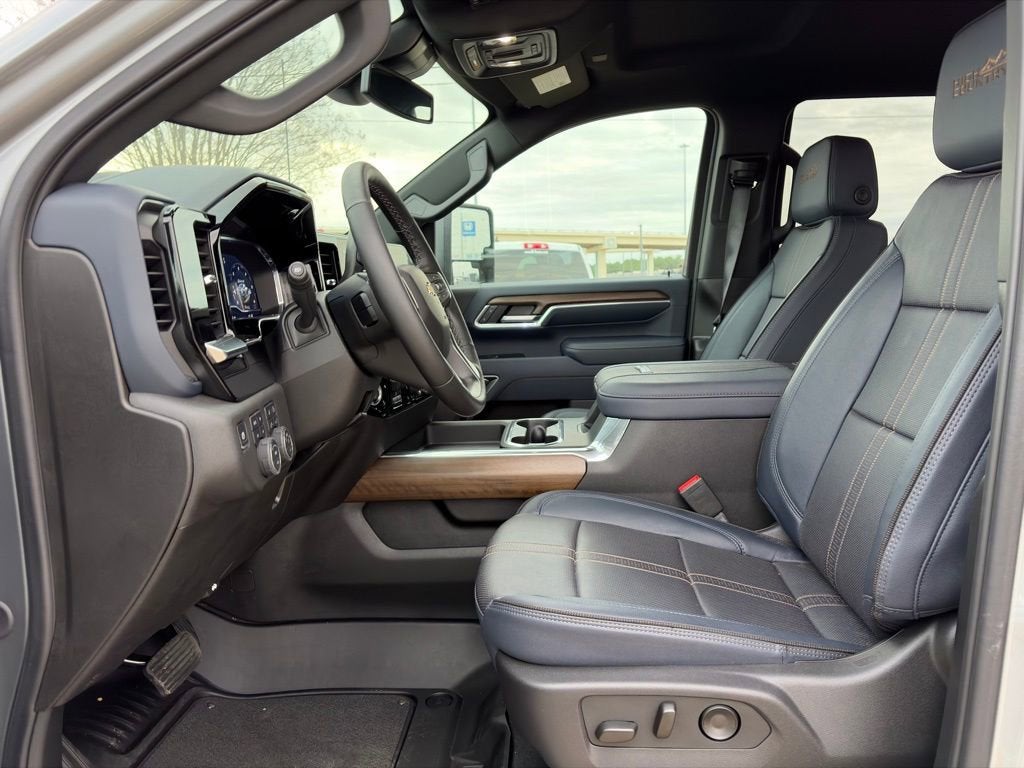 2025 Chevrolet Silverado 3500 HD High Country