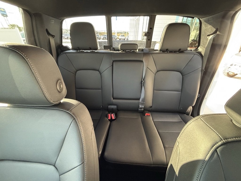 2025 Chevrolet Colorado WT/LT