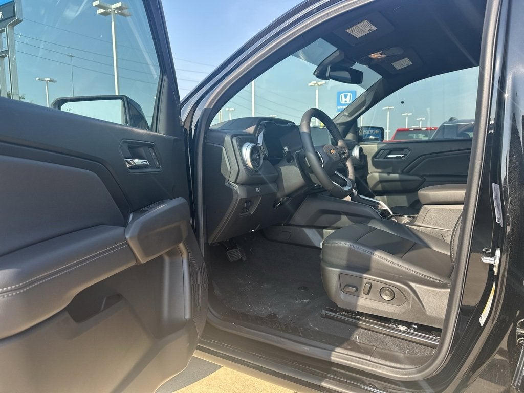 2025 Chevrolet Colorado WT/LT
