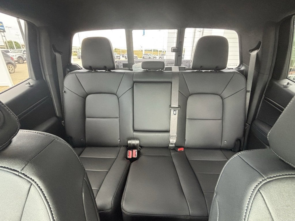 2025 Chevrolet Colorado WT/LT