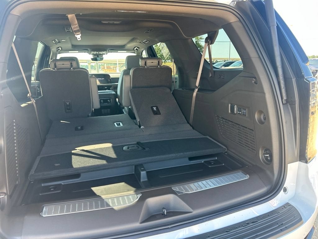 2026 Chevrolet Suburban Z71 - Photo 9
