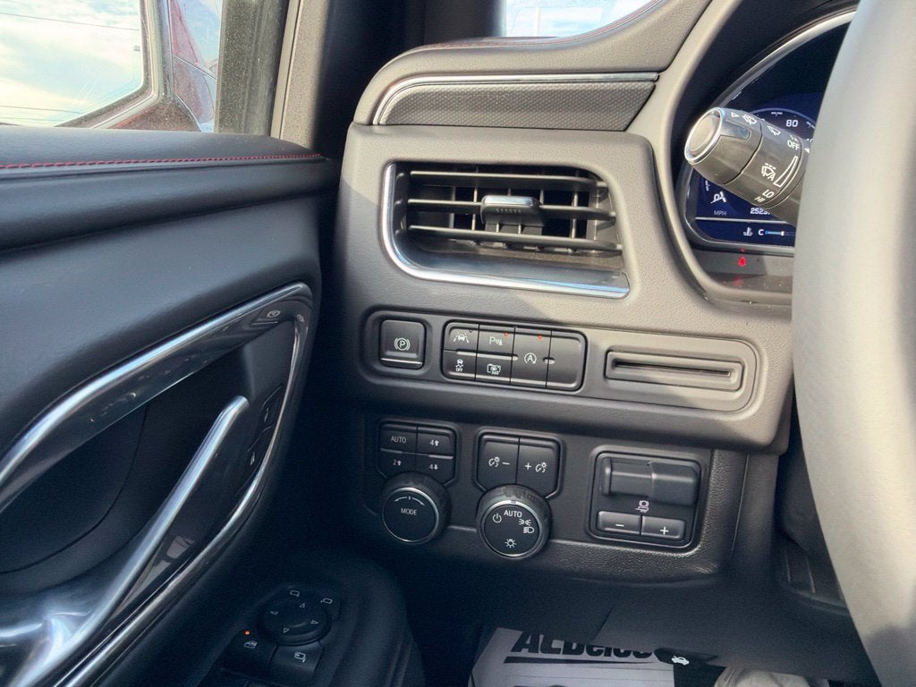 2024 Chevrolet Suburban RST