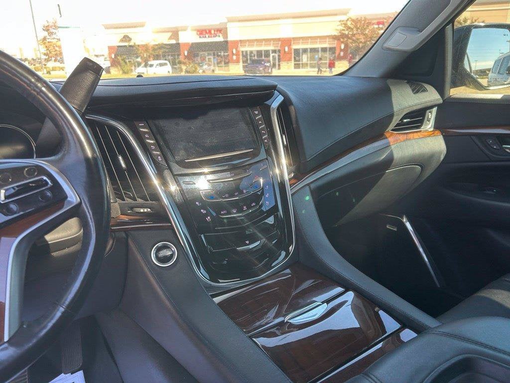 2018 Cadillac Escalade Luxury