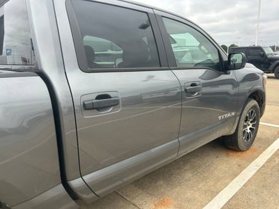 2023 Nissan Titan SV