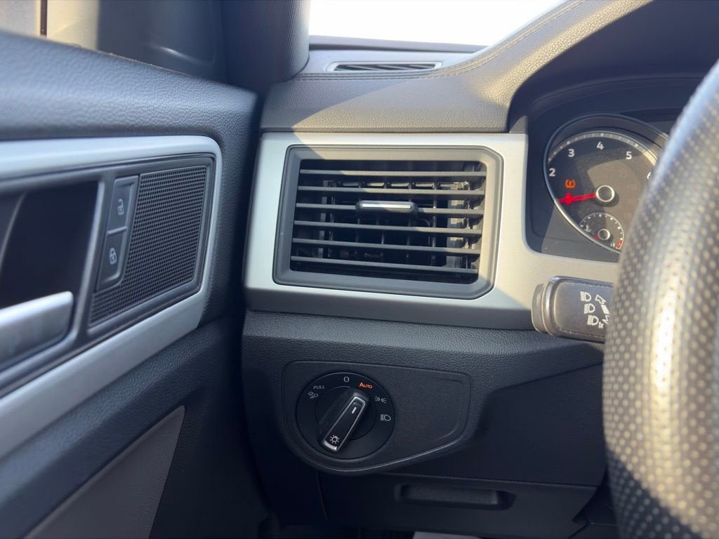 2021 Volkswagen Atlas Cross Sport 3.6L V6 SE w/Technology R-Line