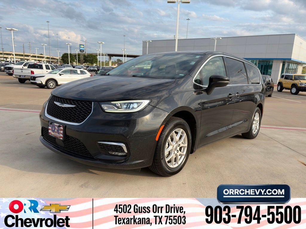 2023 Chrysler Pacifica Touring L's photo