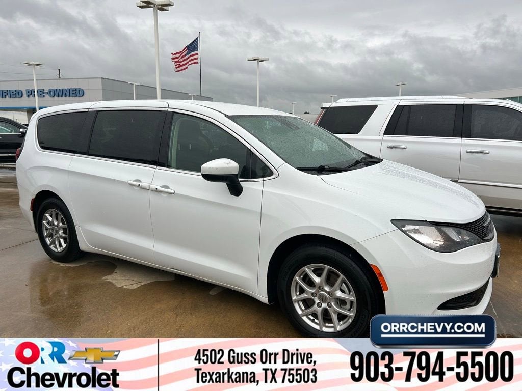2023 Chrysler Voyager LX