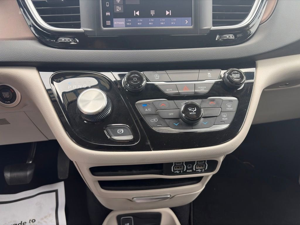 2023 Chrysler Voyager LX