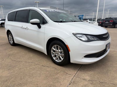 2023 Chrysler Voyager LX
