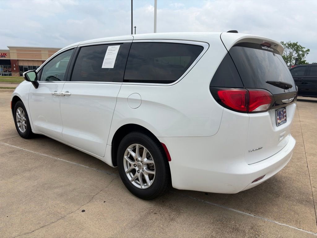 2023 Chrysler Voyager LX