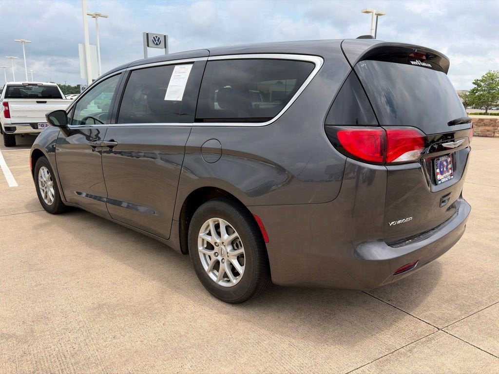 2023 Chrysler Voyager LX