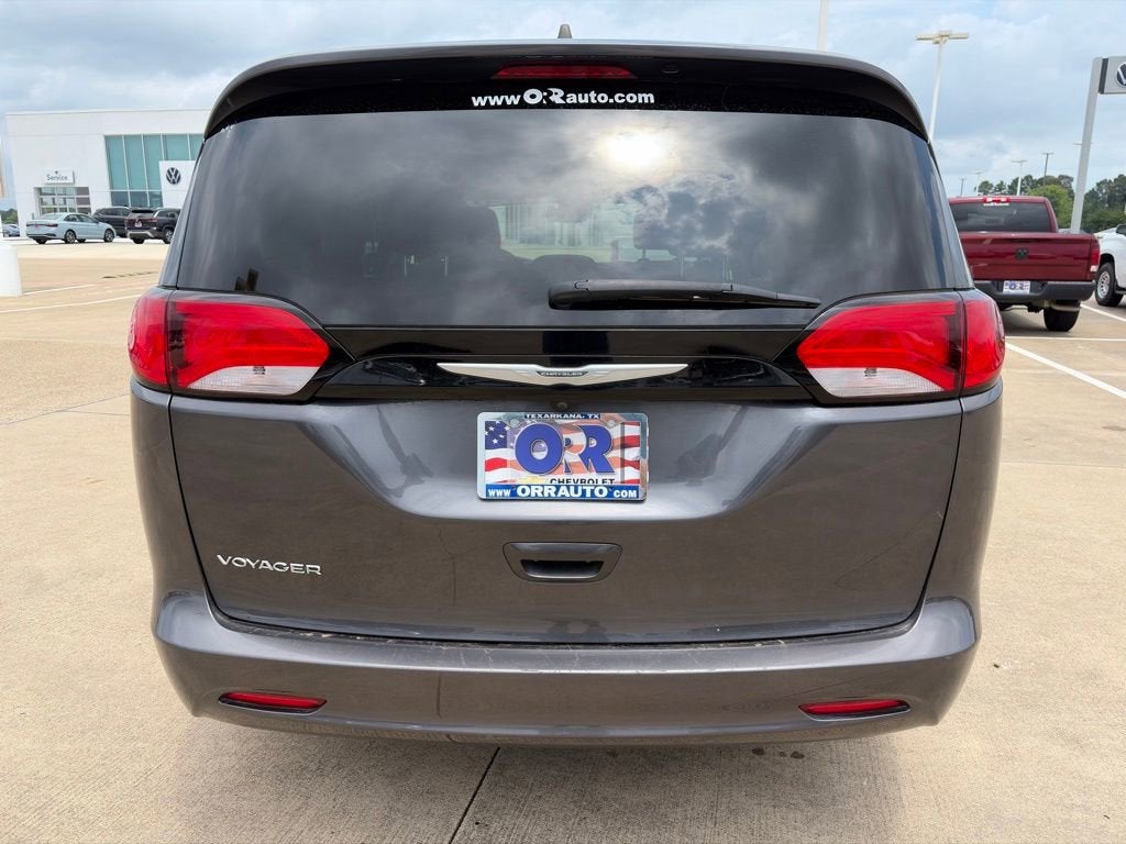 2023 Chrysler Voyager LX
