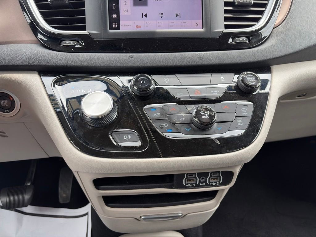 2023 Chrysler Voyager LX