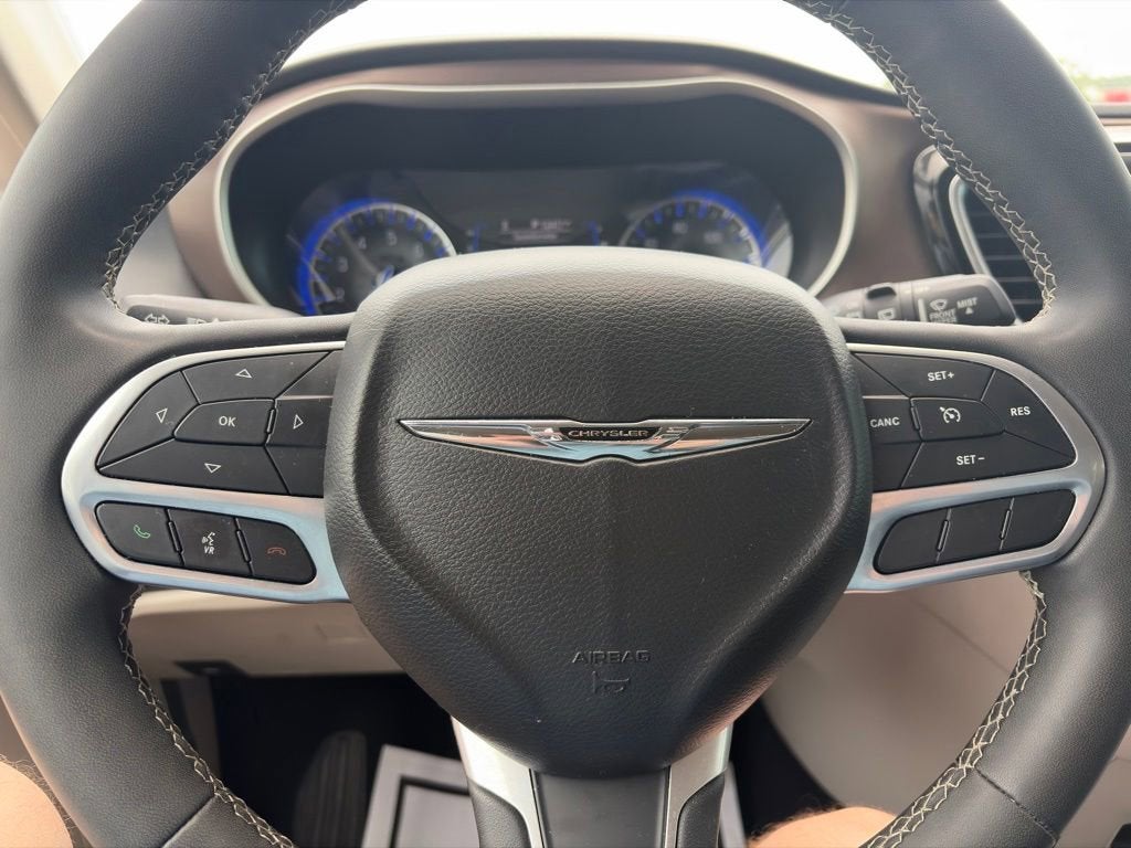 2023 Chrysler Voyager LX