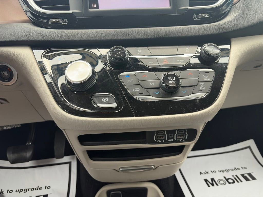 2023 Chrysler Voyager LX