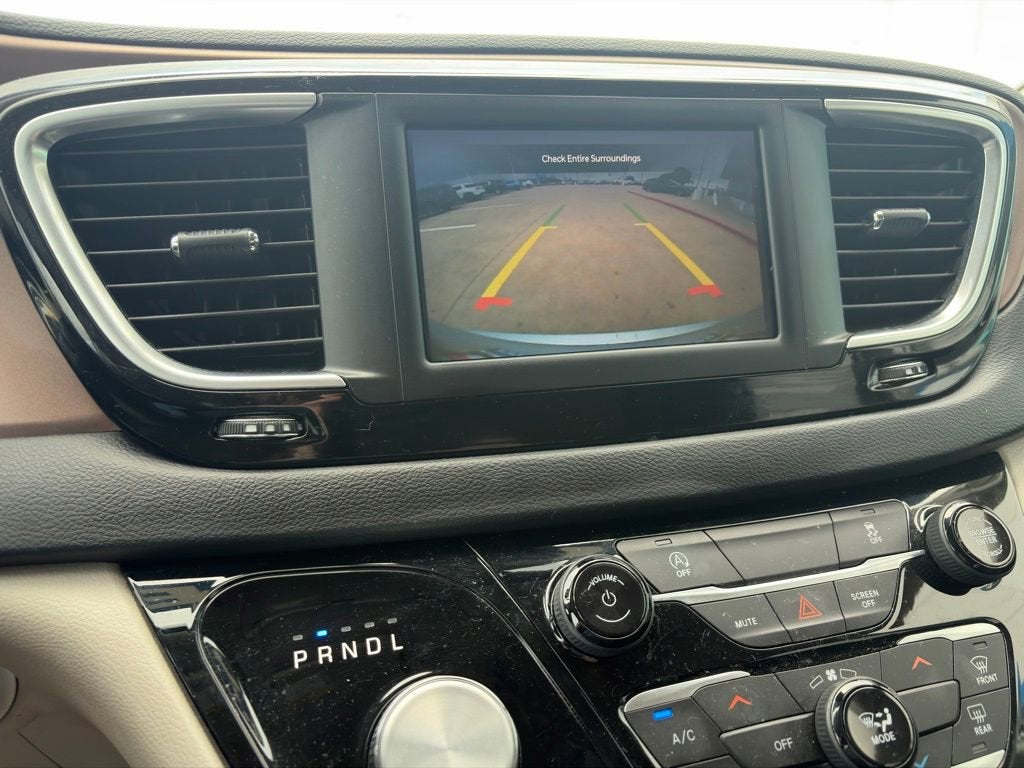 2023 Chrysler Voyager LX