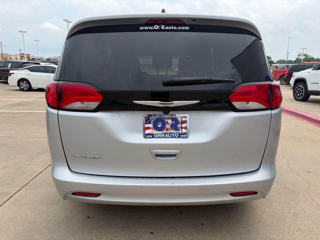 2023 Chrysler Voyager LX