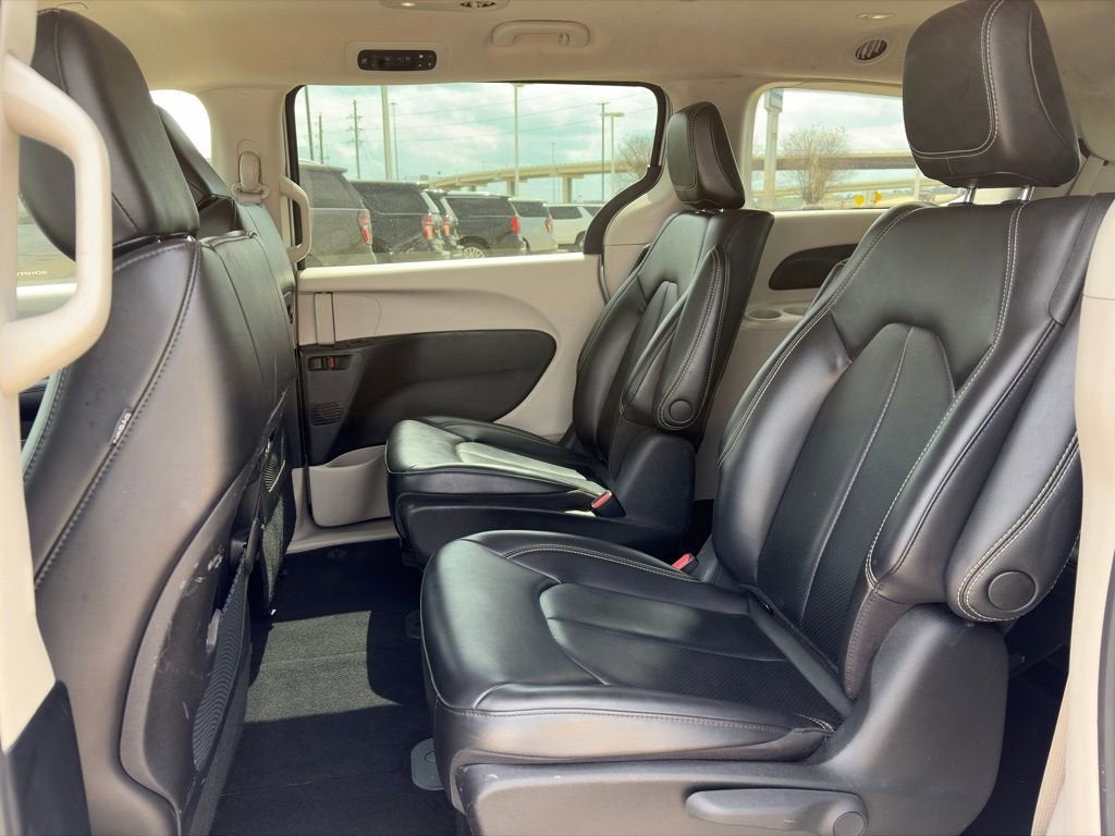 2023 Chrysler Pacifica Hybrid Touring L