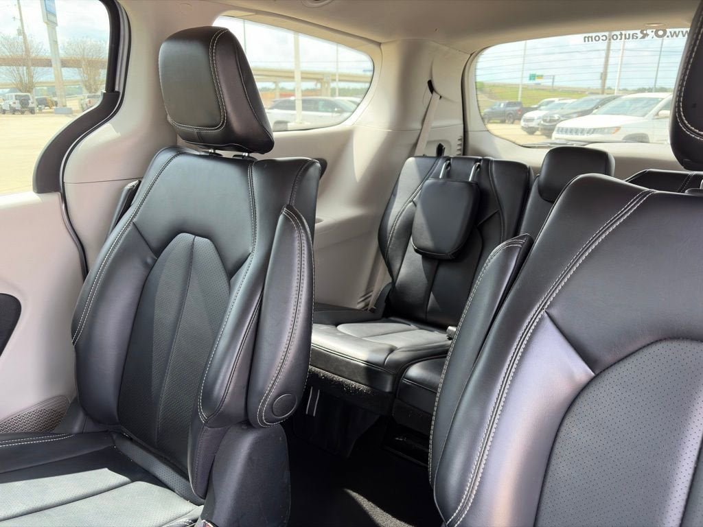 2023 Chrysler Pacifica Hybrid Touring L