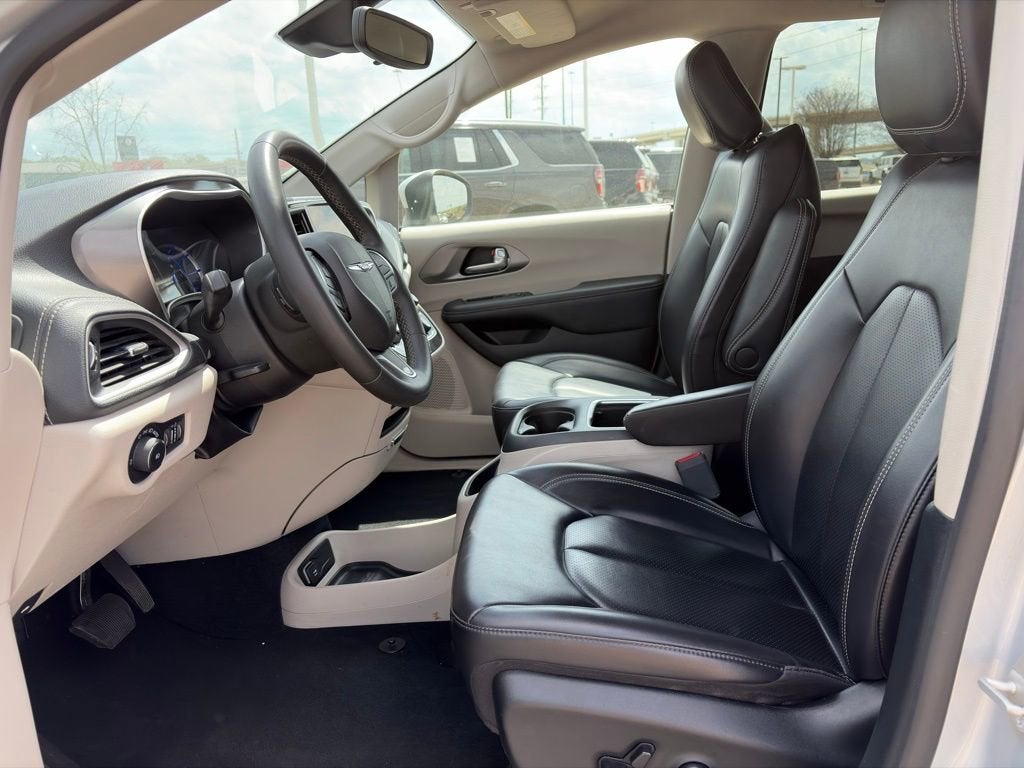 2023 Chrysler Pacifica Hybrid Touring L