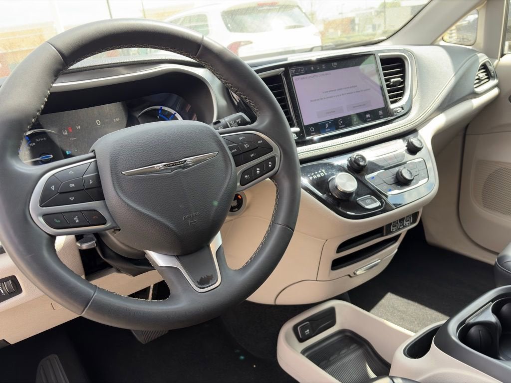 2023 Chrysler Pacifica Hybrid Touring L