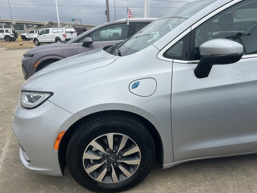 2023 Chrysler Pacifica Hybrid Touring L