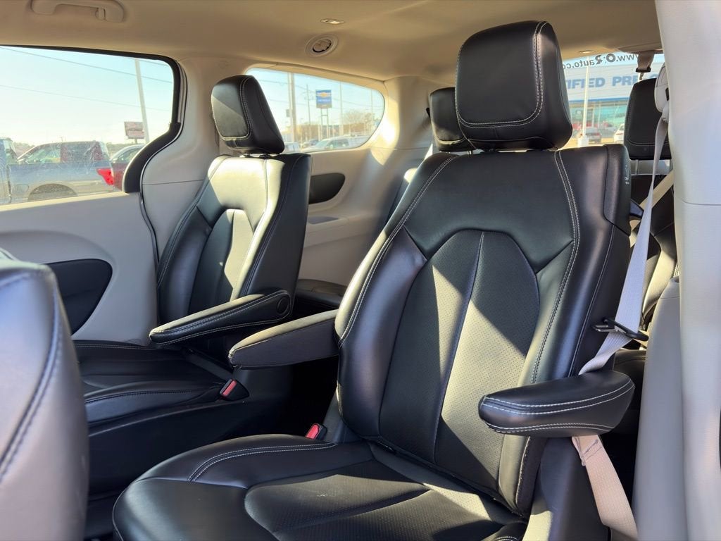 2023 Chrysler Pacifica Hybrid Touring L