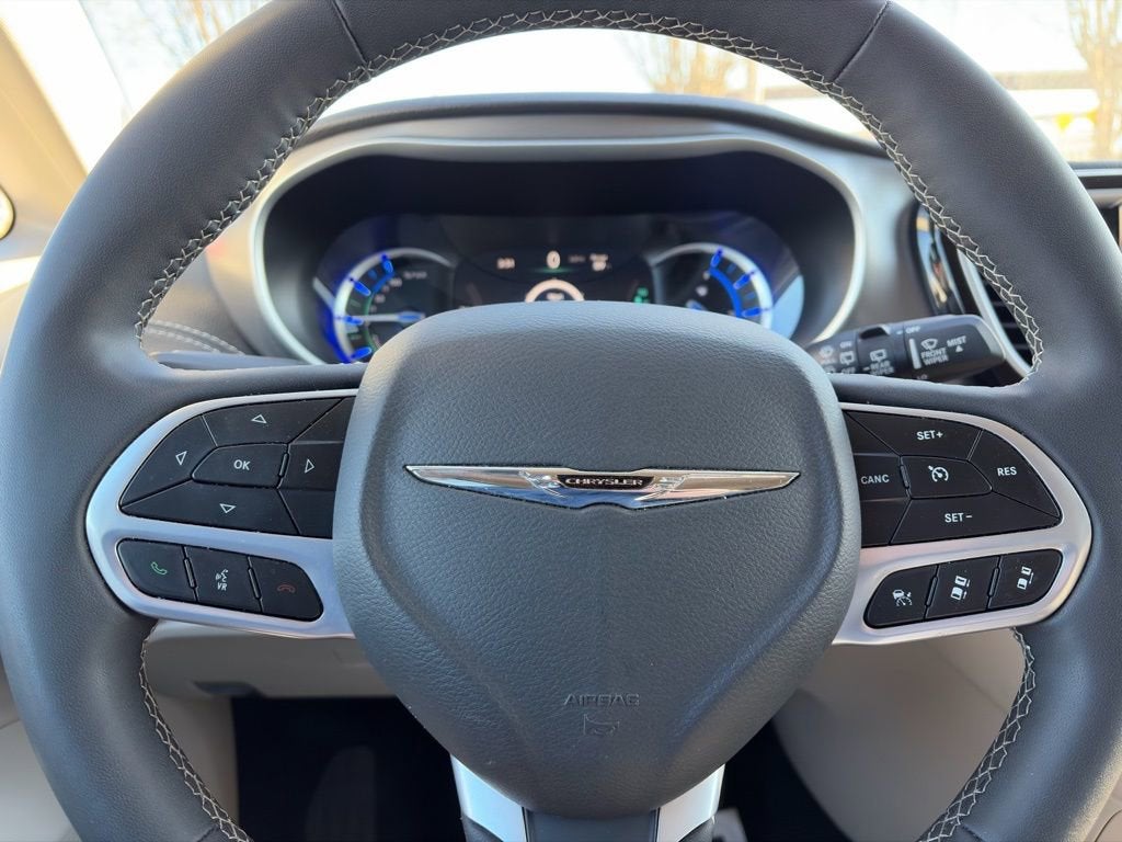 2023 Chrysler Pacifica Hybrid Touring L