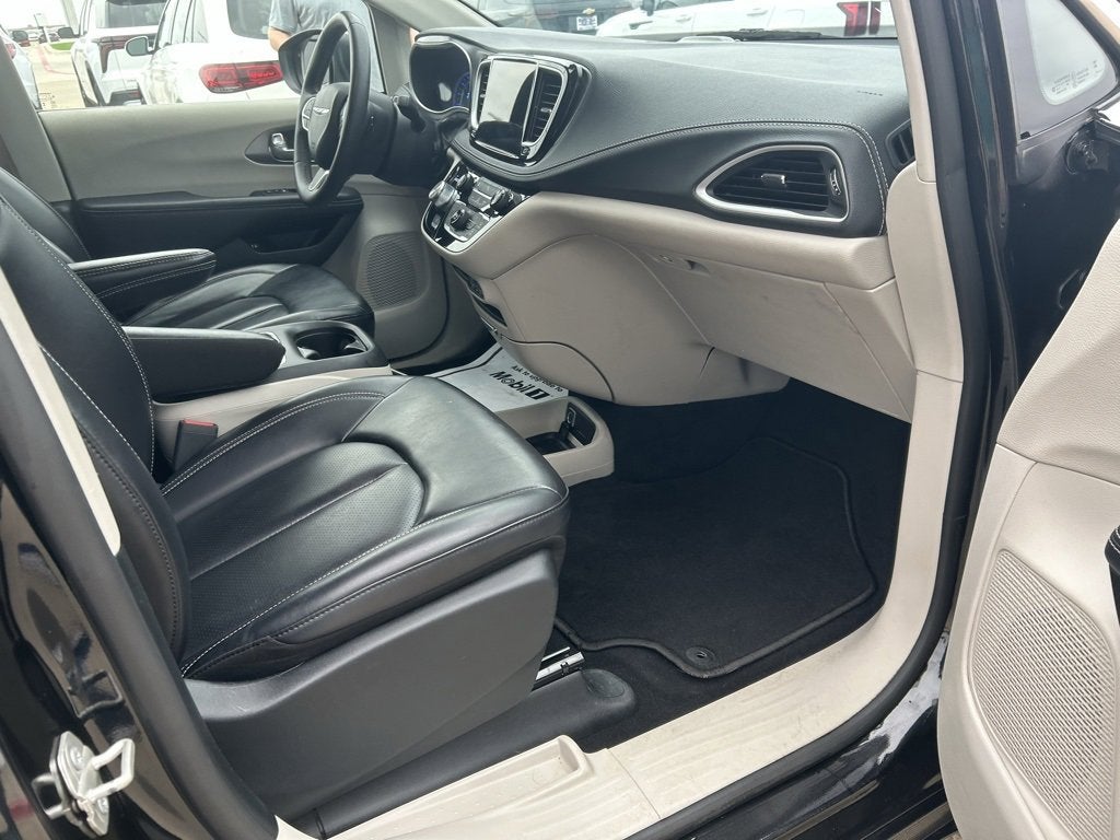 2023 Chrysler Pacifica Hybrid Touring L