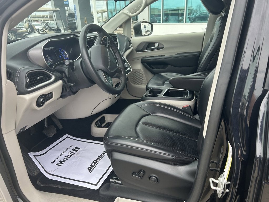 2023 Chrysler Pacifica Hybrid Touring L