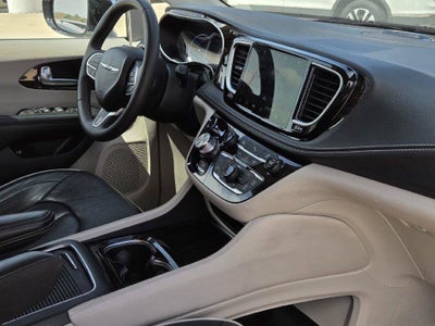 2023 Chrysler Pacifica Hybrid Limited